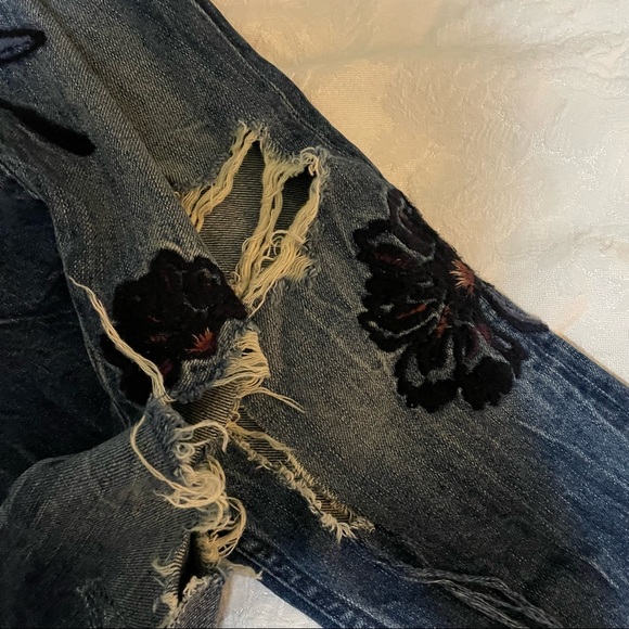 A&F Girlfriend Jeans - Embroidered 00 Short - Picture 8 of 11